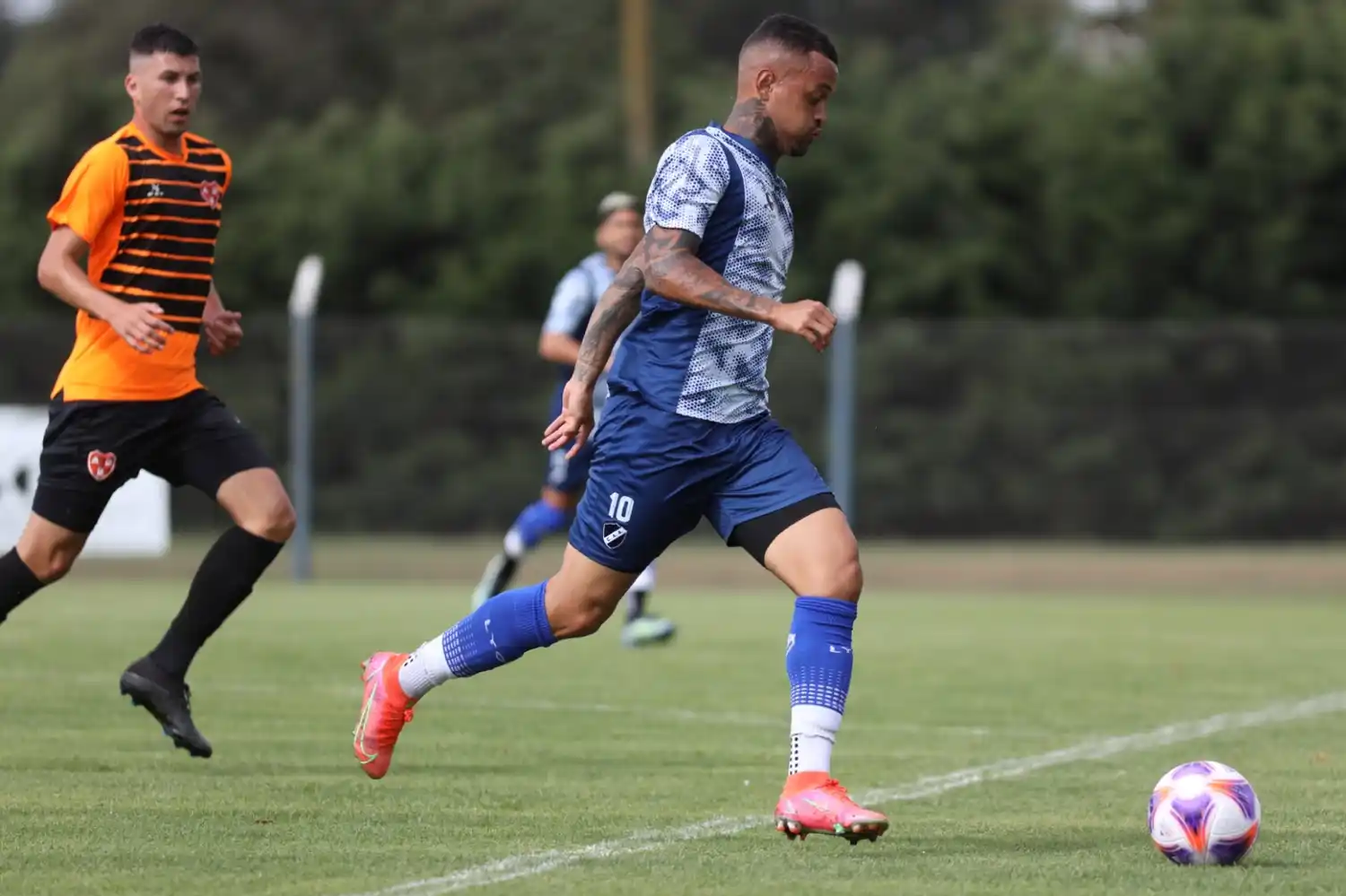 Alvarado viajó a Buenos Aires para jugar amistosos