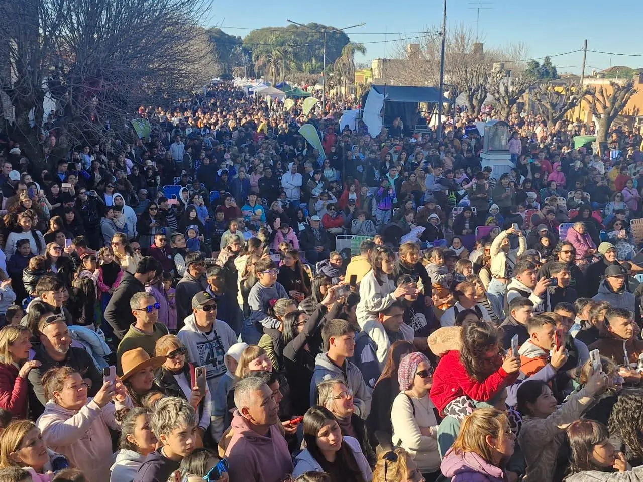 Pérez Millán celebró su 117° aniversario con desfiles, música y una multitud que copó las calles