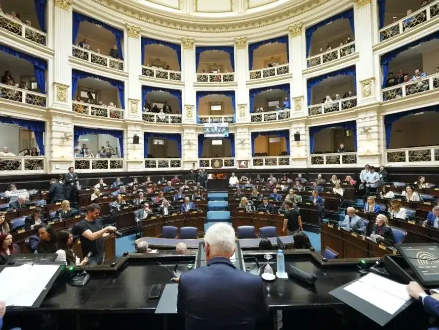 La Ley Ema lleva el nombre de Ema Bondaruk, una adolescente de 15 años de Longchamps que se quitó la vida en agosto de 2024, luego de que un video íntimo suyo fuera difundido sin consentimiento.