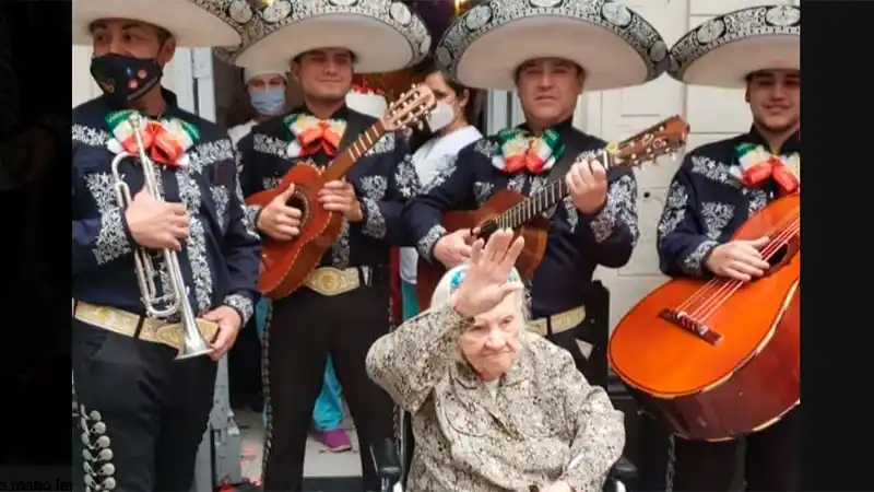 Una entrerriana sobrevivió al virus y celebró sus 110 años con mariachis