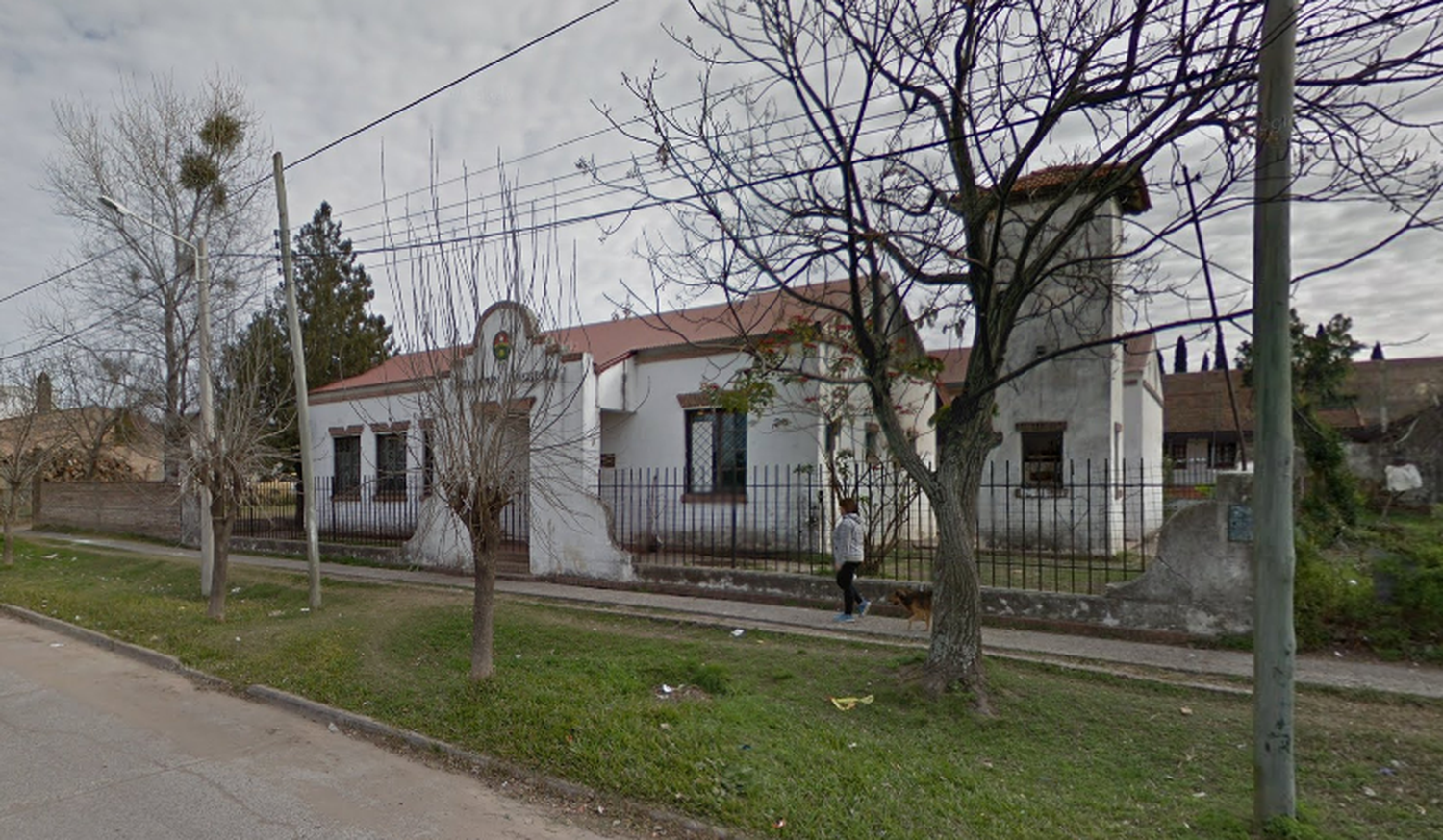 Un chico de 15 años esperó a otro a la salida de la escuela y lo apuñaló