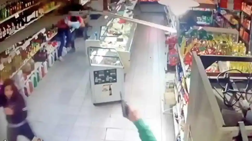 Chicas superpoderosas: se resistieron a las piñas con ladrones armados