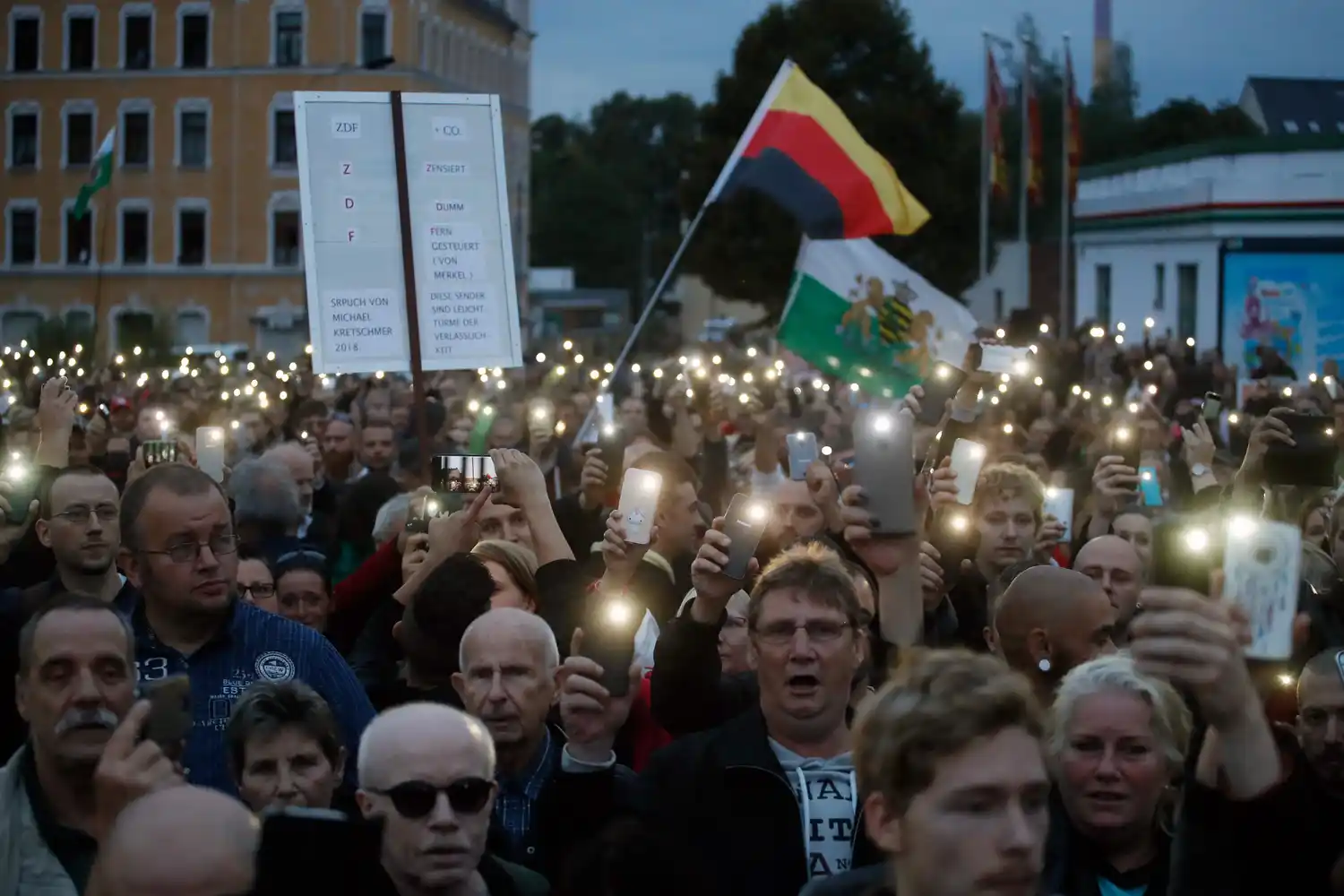 La extrema derecha de Alemania mantiene su presión sobre Merkel
