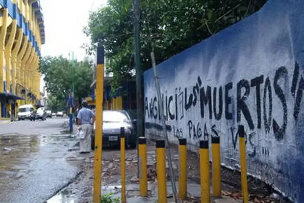 Interna en la barra de Boca: ''Angelici, los muertos los pagás vos''