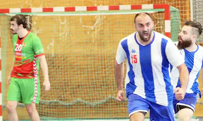 Alvarez aportó goles para salvarse del descenso en España
