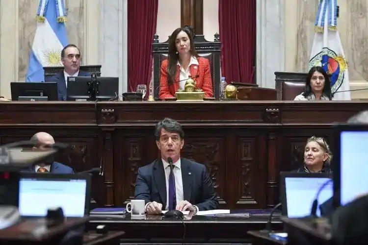 El jefe de Gabinete dijo que la vacuna contra el 
dengue estará focalizada en zonas endémicas