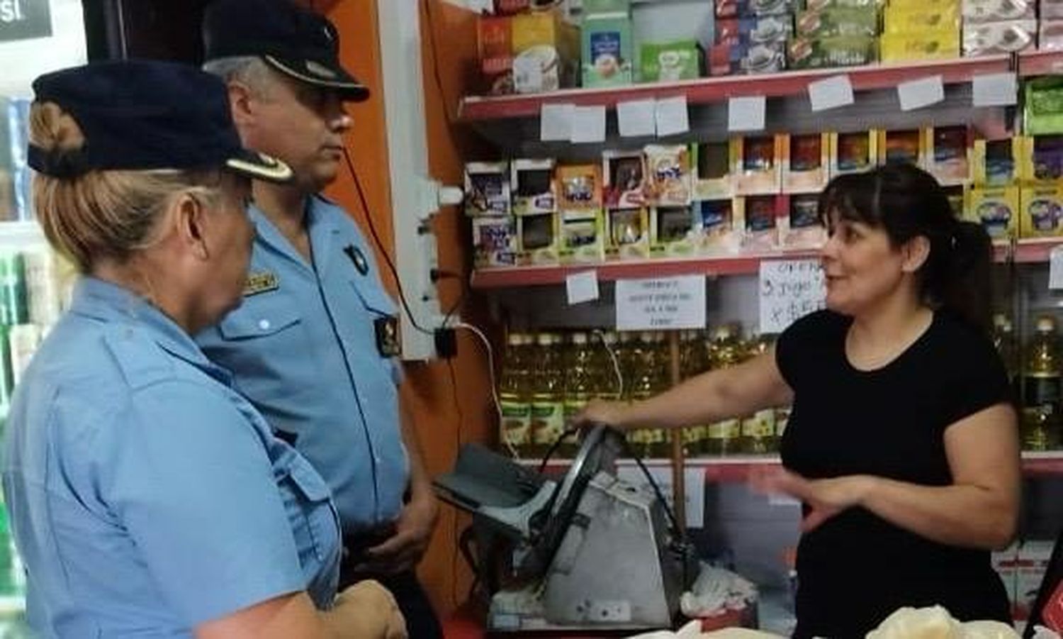 La Policía continúa con las reuniones con vecinos y comerciantes