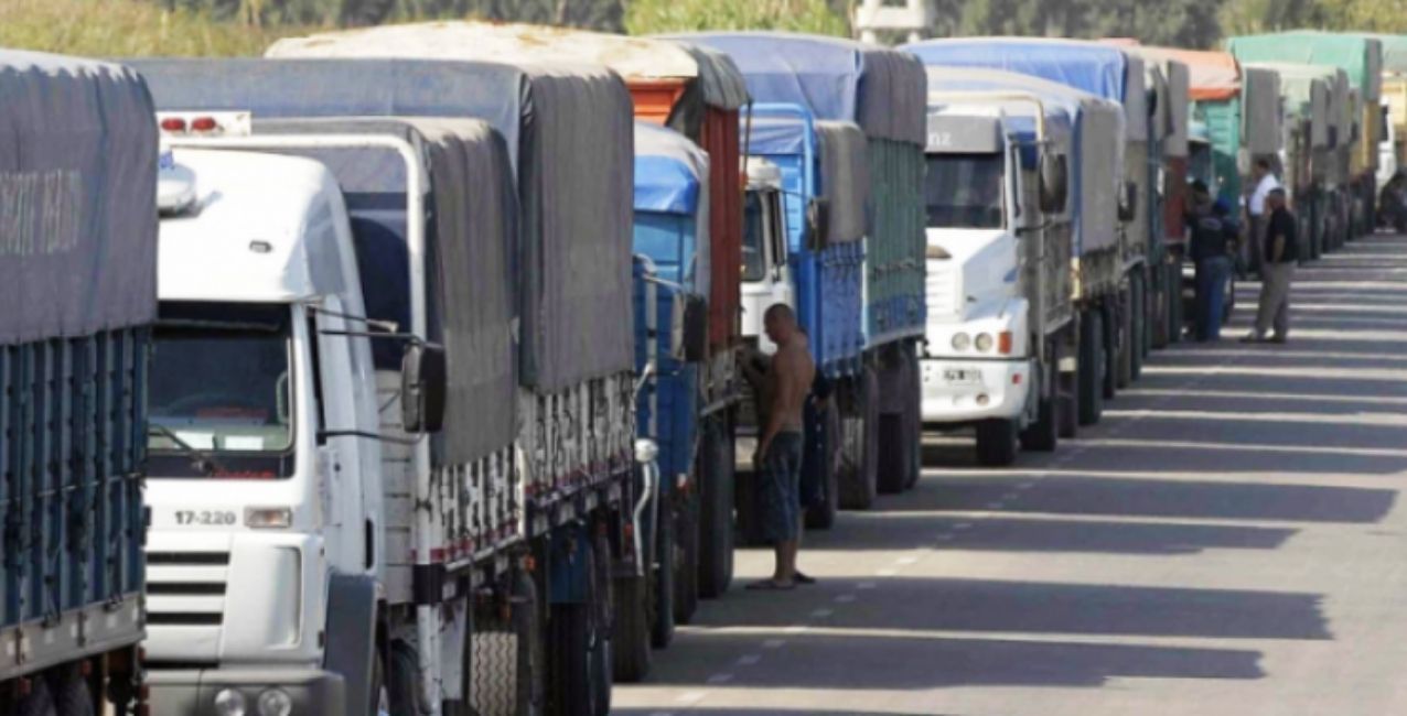 Los transportistas de granos inician la semana con un paro nacional