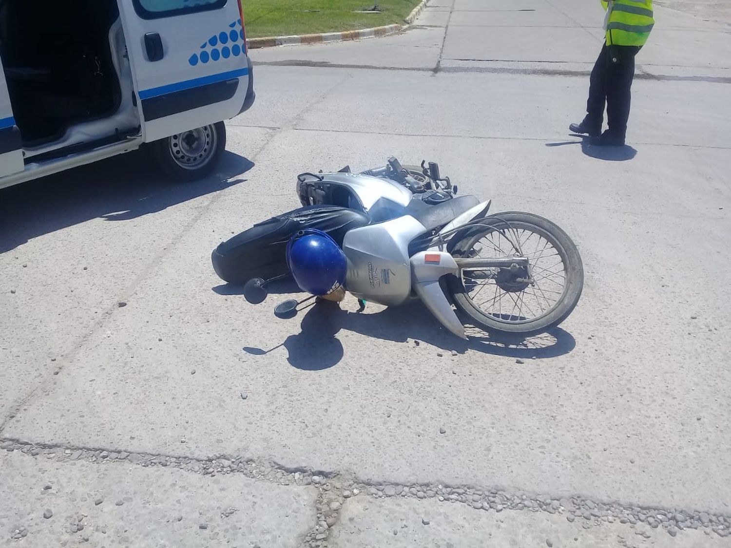Una madre y su hijo se accidentaron en moto