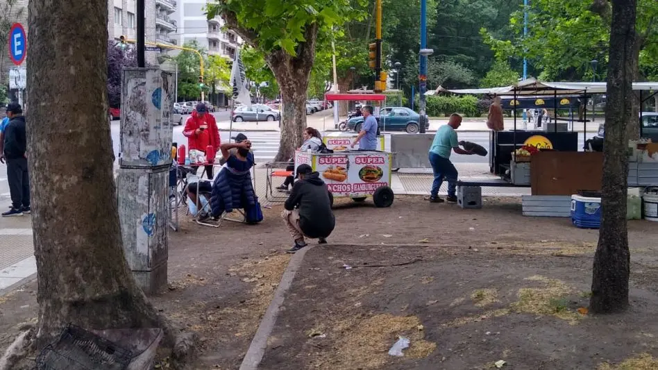 Choripaneros frente al Municipio: "Parece que no nos quieren otorgar los permisos"