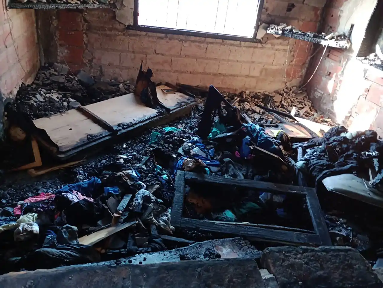 Pérdidas totales en incendio de vivienda en Boulevard Moreno y Fray del Pozo