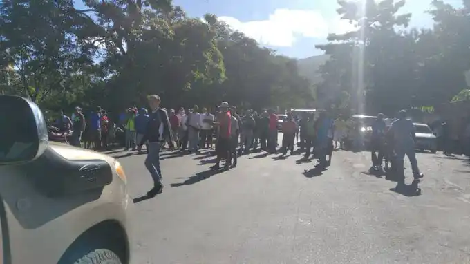TRANCAZO en Cumaná para exigir despacho de gasolina