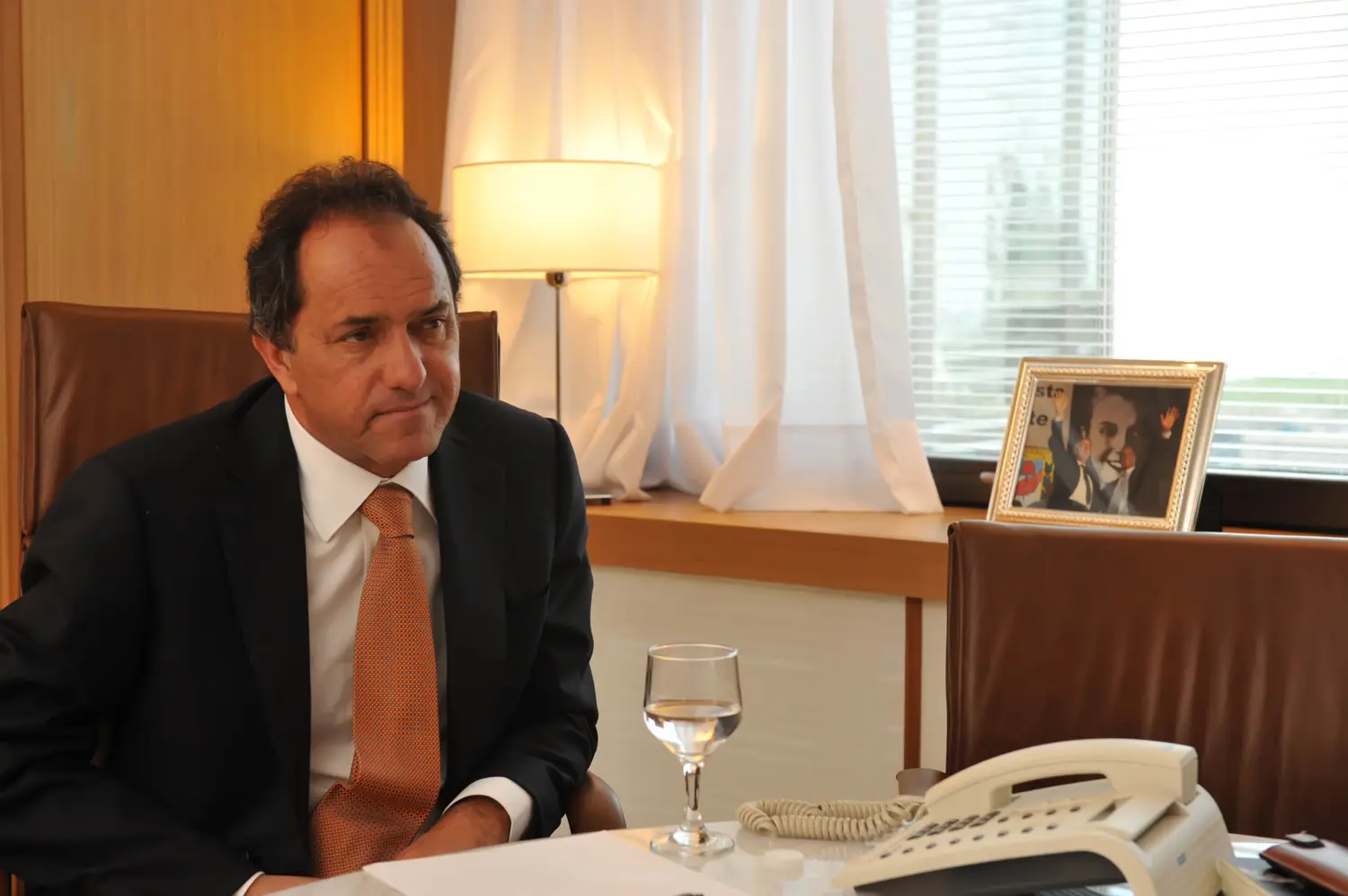Scioli vuelve a la universidad para recibirse antes de las elecciones
