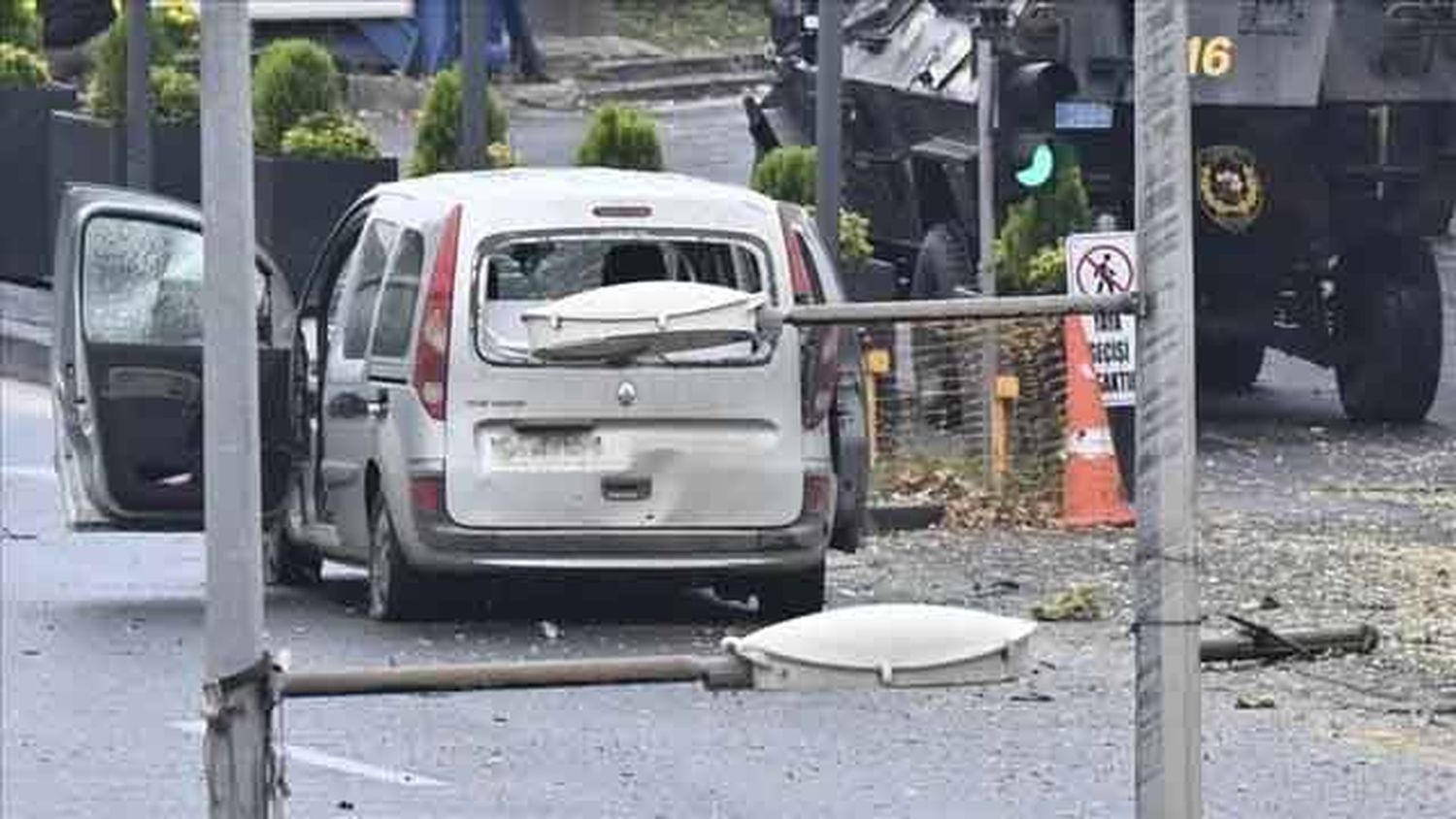 Turquía: Un ataque terrorista contra una empresa aeroespacial causó tres muertos