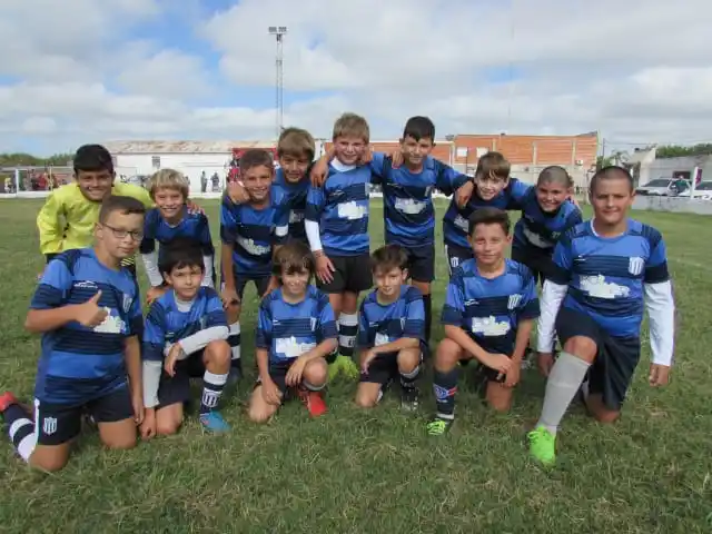 Esta es la categoría 2011 de Sociedad Sportiva que superó a Gualeguay Central por 2-1.