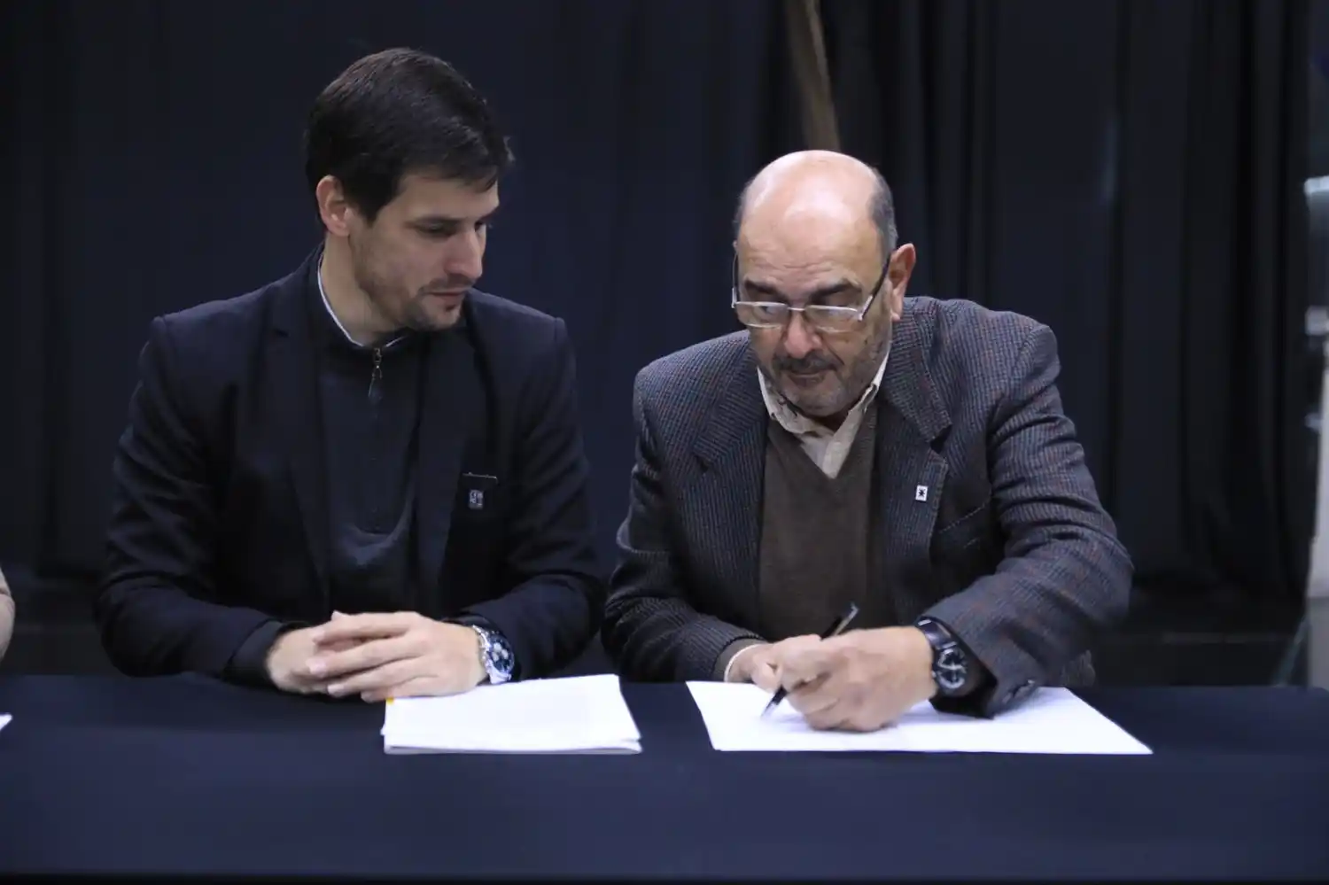 El intendente Viotti y Oscar David firman el convenio