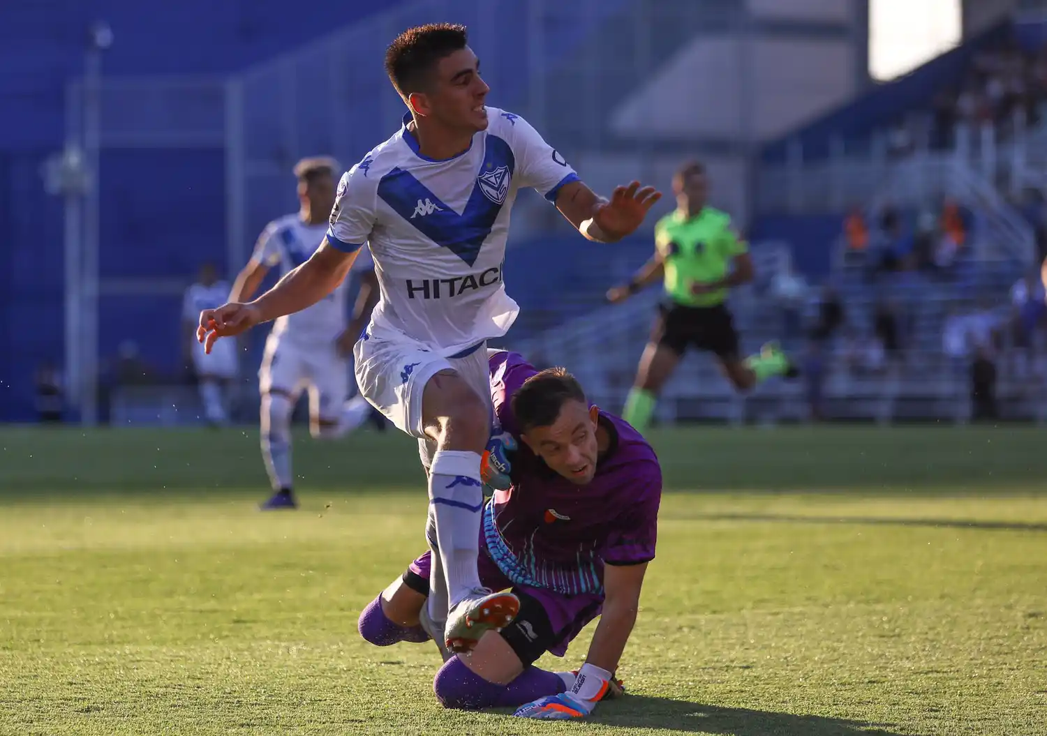 Vélez golpeó temprano y Colón se lo empató