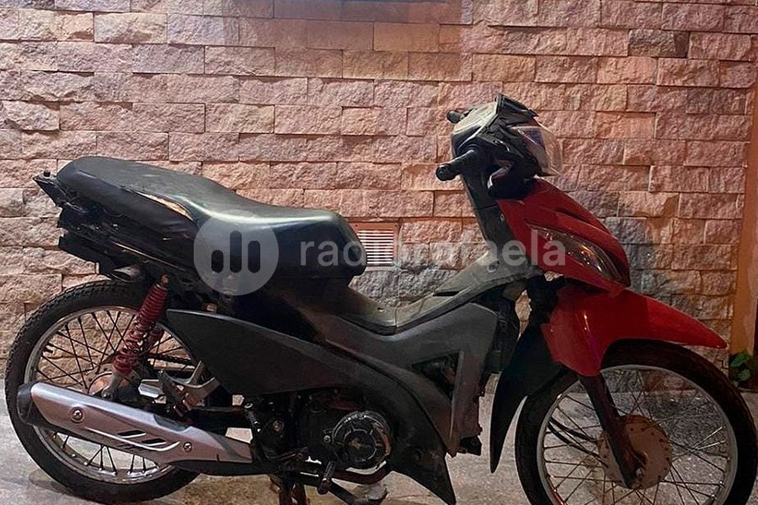 Detuvieron a un joven luego de intentar escapar de la policía en una moto robada