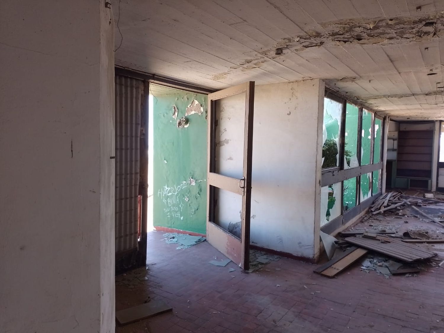 ACA ABANDONADO 4