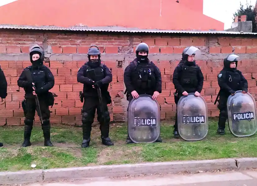 Un hombre fue arrestado y se secuestraron objetos de prueba