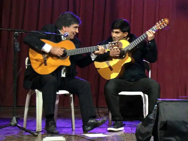 Una noche especial en El Patio: Celestino Mena se despidió de Gualeguay junto a su padre