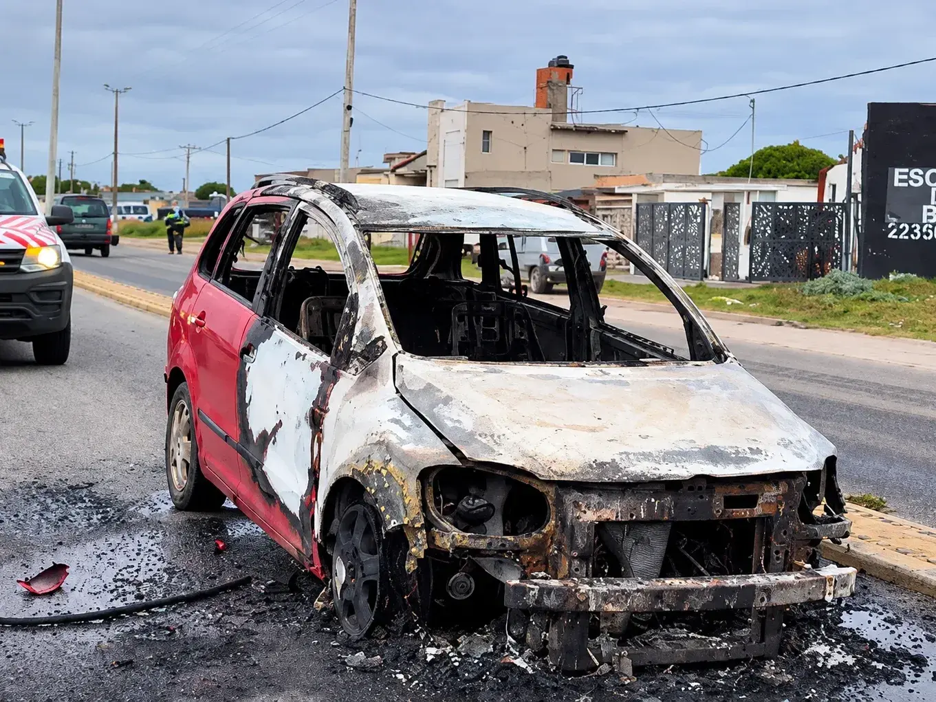 Una Volkswagen Suran se incendió mientras circulaba por la Ruta 11 hacia Santa Clara del Mar