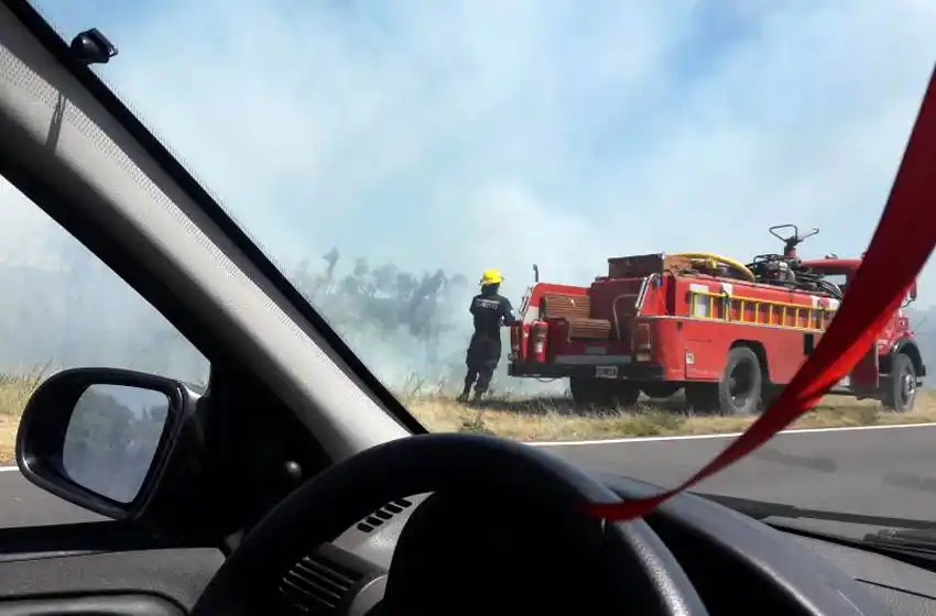 Dos focos de incendio en el Puente Rosario-Victoria