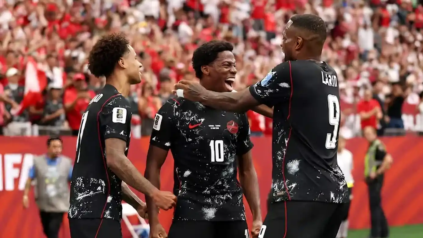 Festeja el seleccionado de Canadá, consiguió el primer triunfo de su historia en los Mundiales. Foto: GETTY IMAGES NORTH AMERICA