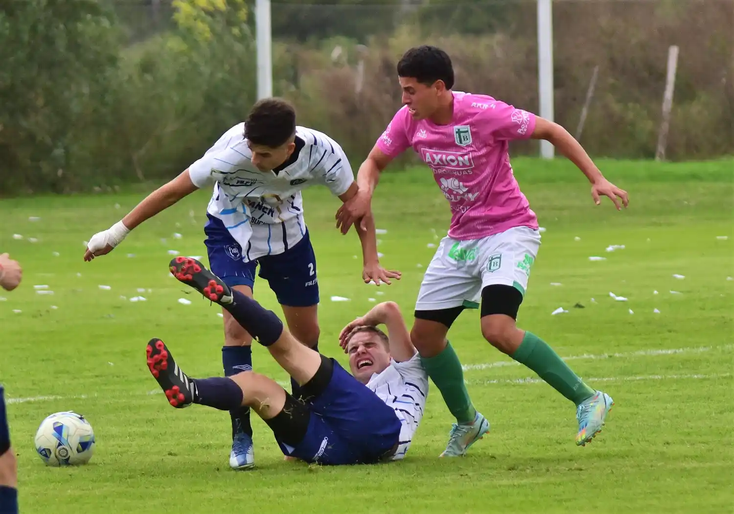 A partir de las 15, Antártida juega frente a Sportivo en barrio Las Rosas.