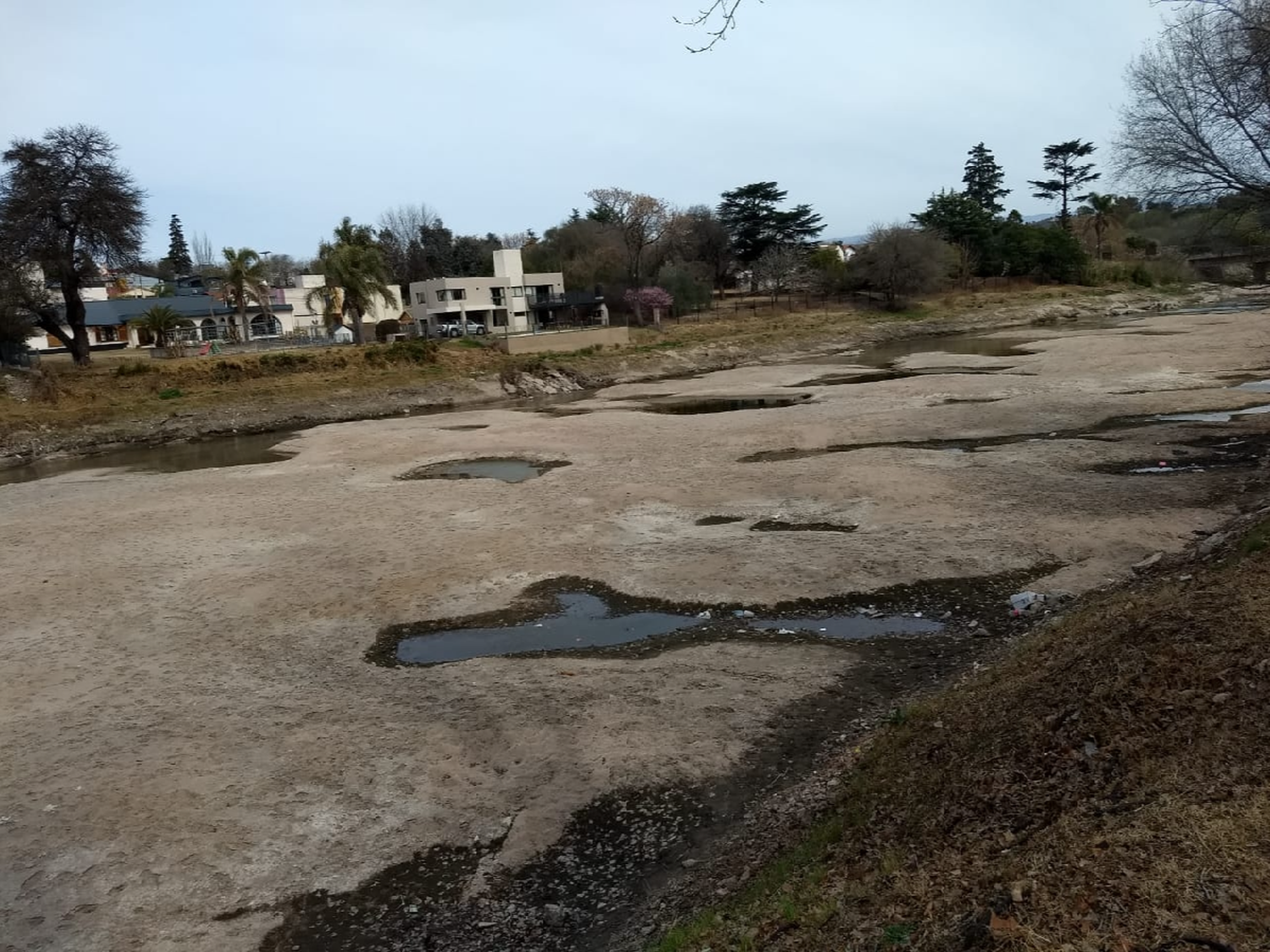 Carlos Paz: se secó el río San Antonio y piden cuidar del agua