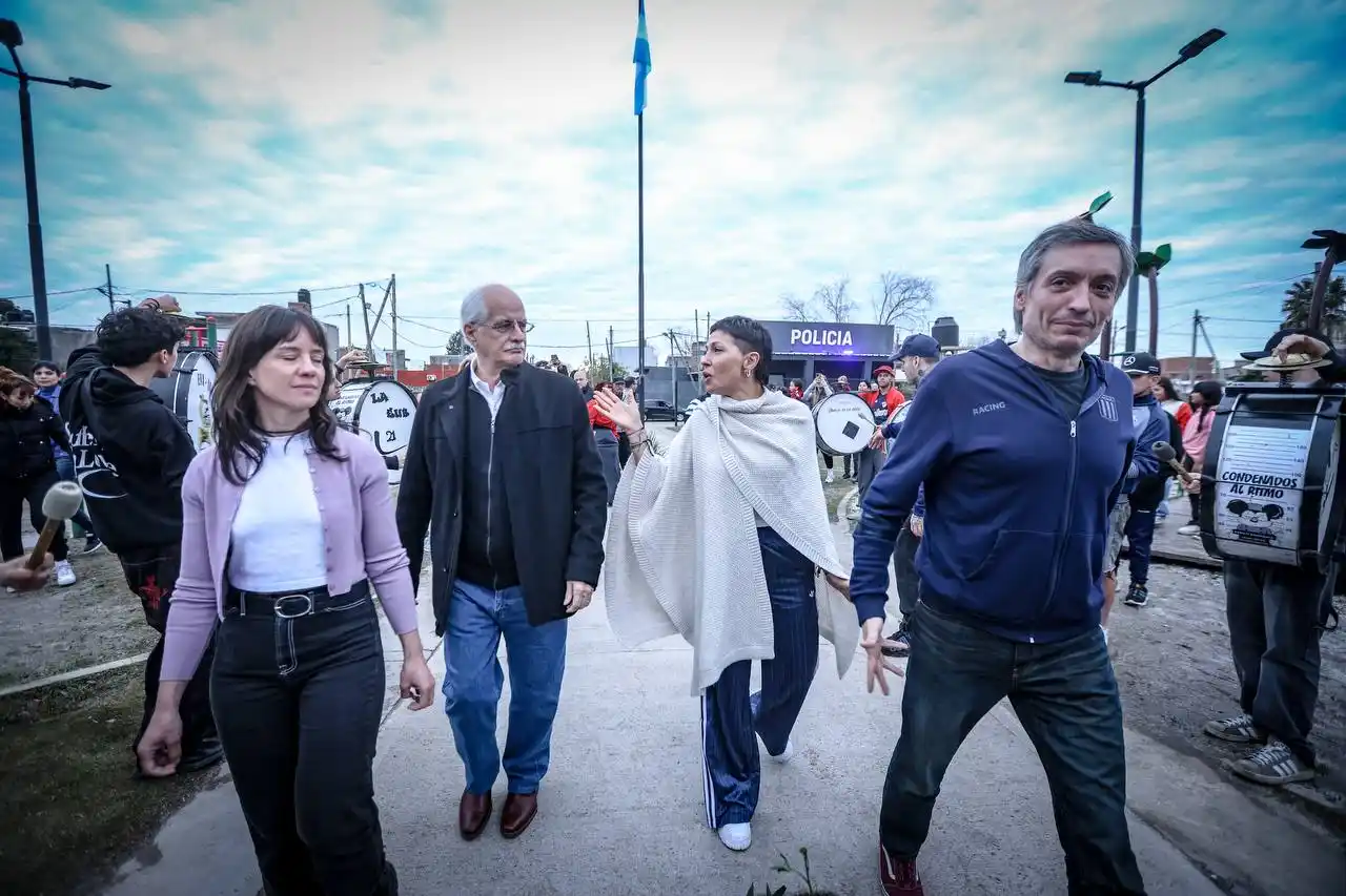Desde Quilmes y junto a Taiana, Máximo Kirchner cuestionó a Kicillof.