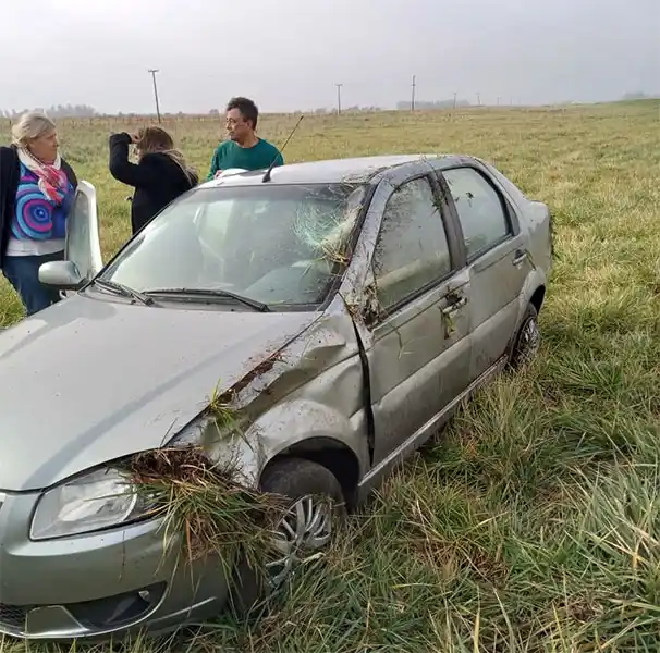Un auto se despistó en la ruta 228