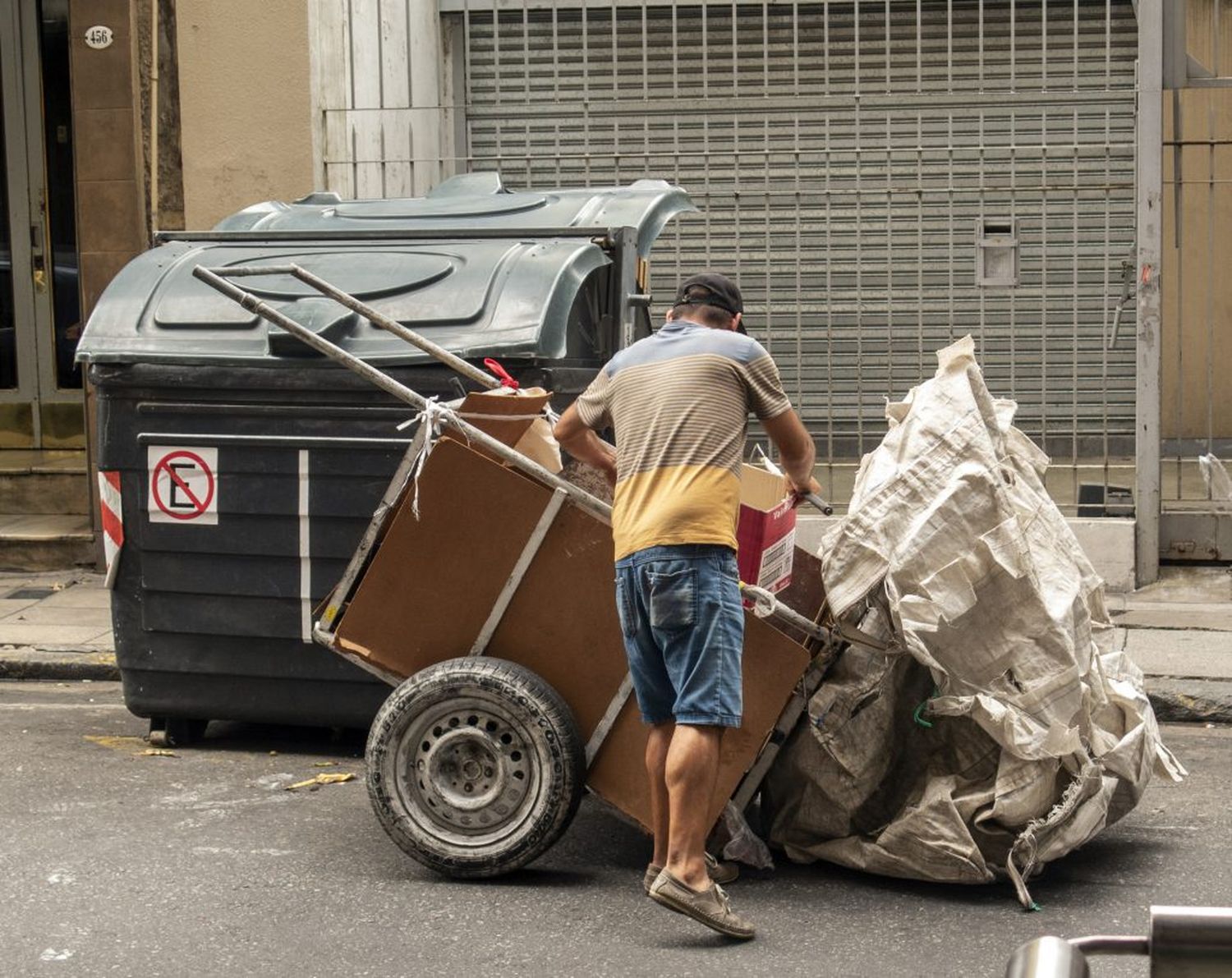 Una familia necesitó 56.459 pesos para evitar caer bajo la línea de la pobreza