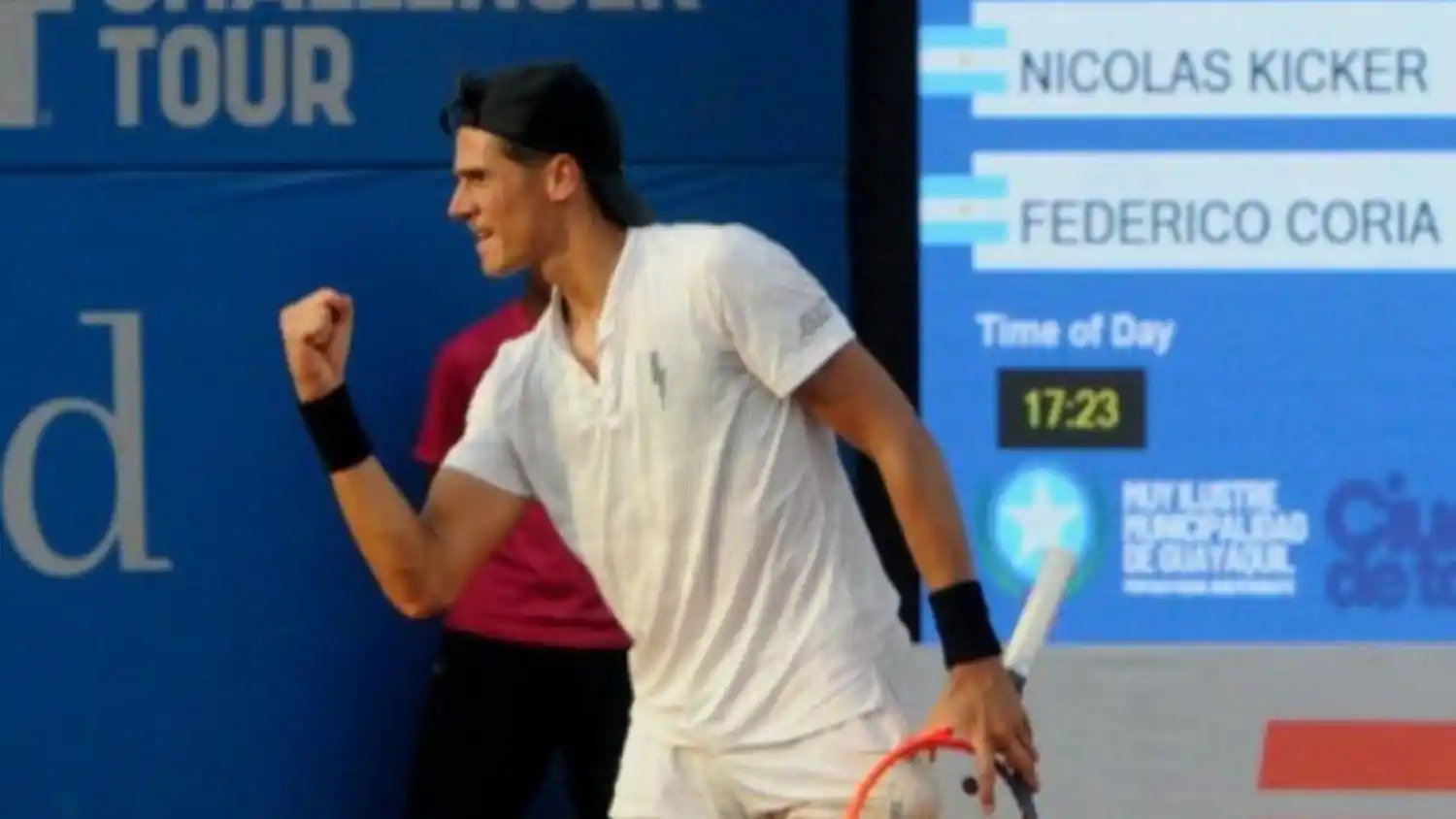 La Mojarra dio vuelta ambos sets y se instaló en octavos de final.