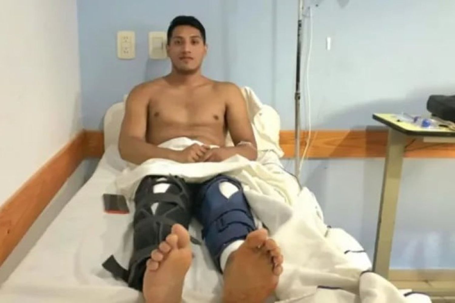 "Es una vergüenza lo que hicieron”: un joven fue a operarse la rodilla y por error le operaron las dos piernas