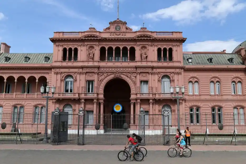 El gobierno le descontará el día a los trabajadores estatales que adhieran al paro de la CGT