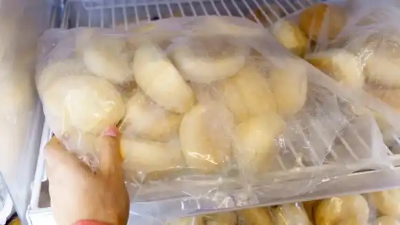El truco infalible para descongelar pan y que quede como recién salido del horno