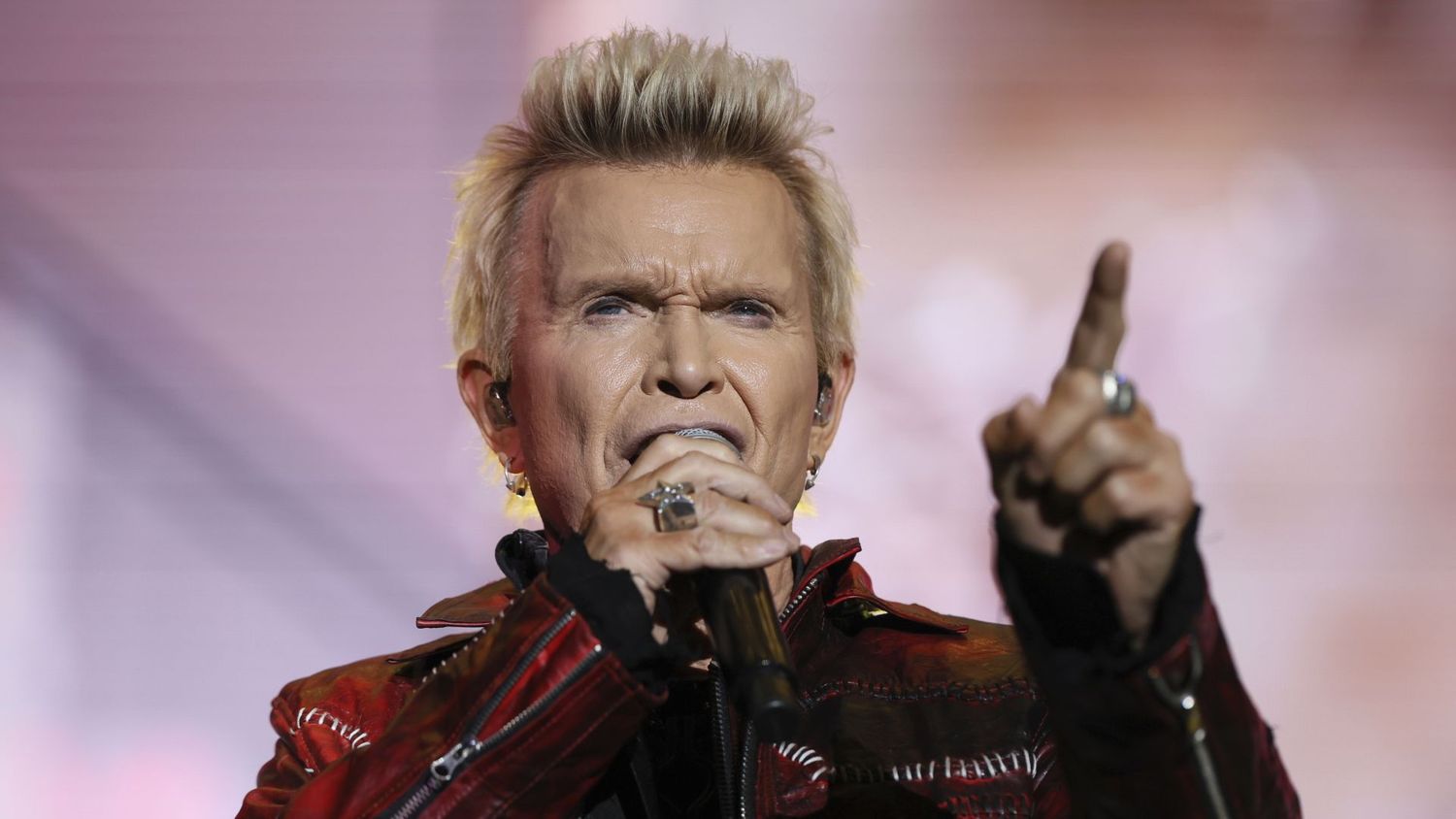 Billy Idol lanzó "Dream Into It", su primer álbum de estudio en más de una década
