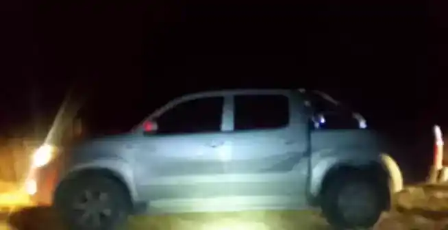 Encontraron un muerto con un balazo a bordo de una camioneta cerca de Pringles