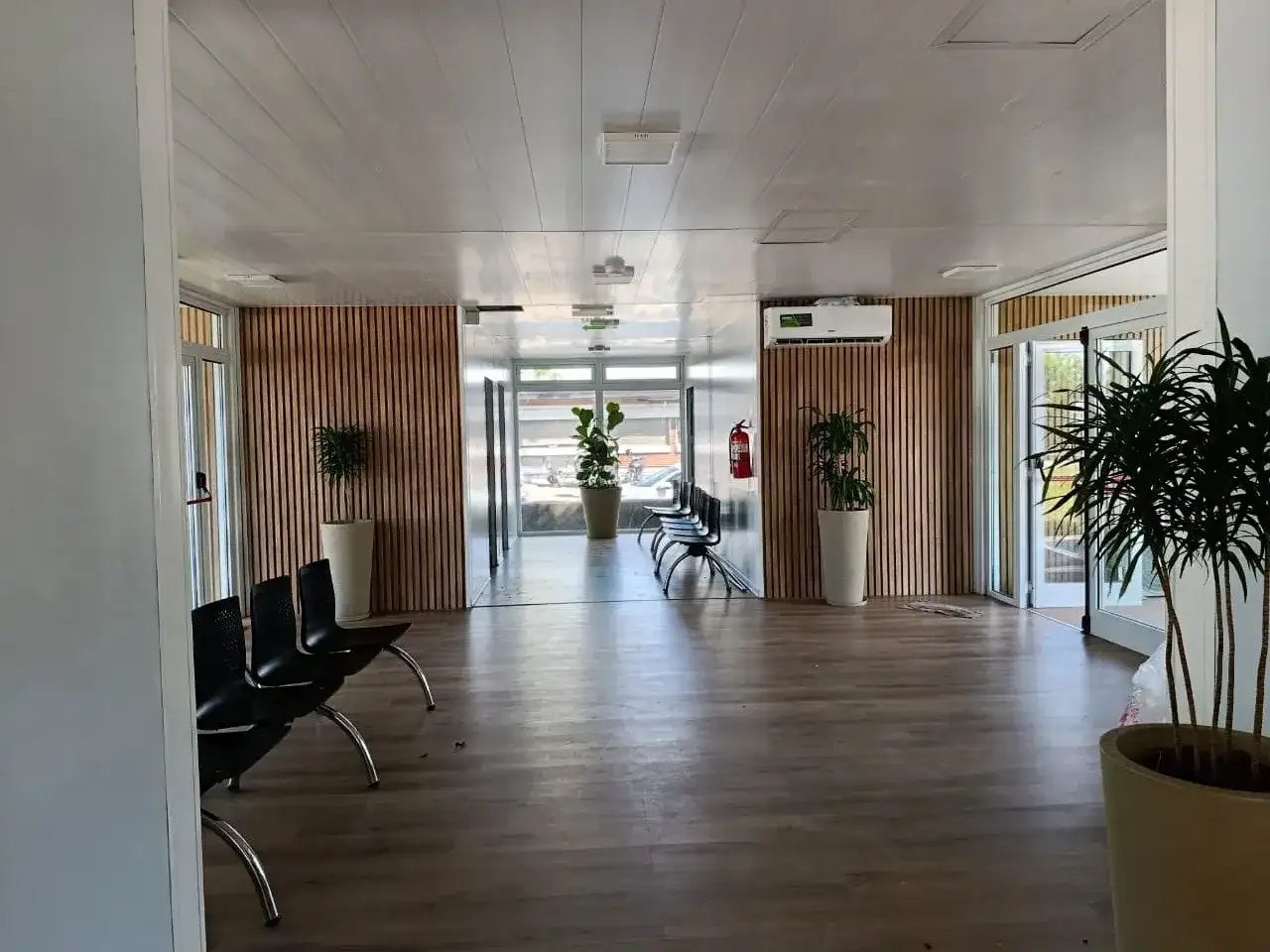 consultorios externos interior cesped - 1