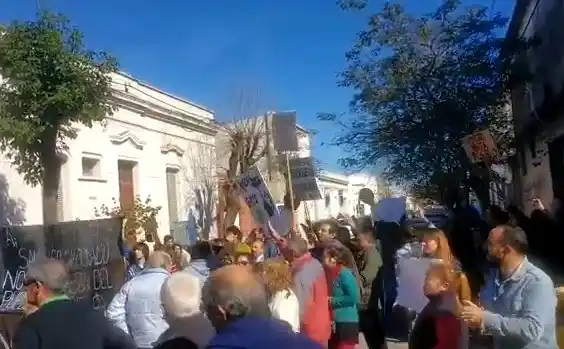 VIDEO: Un funcionario municipal participó del escrache a Macri 