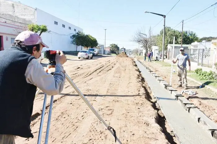 El municipio extiende las obras de cordón cuneta en diferentes barrios de la ciudad