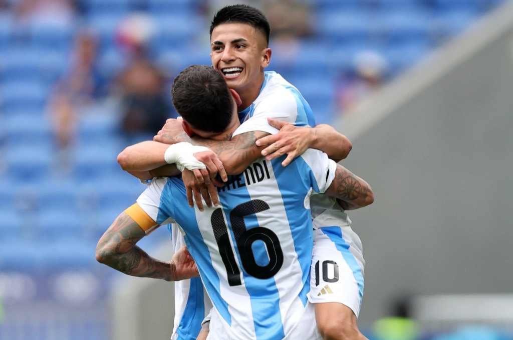 Argentina tiene un pie en los cuartos de final.