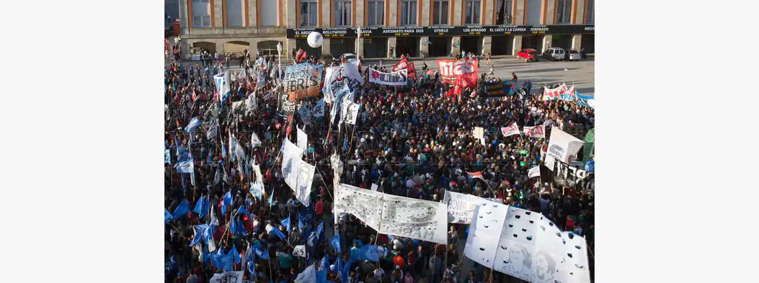 Multitudinario rechazo a la presencia de Etchecolatz en la ciudad