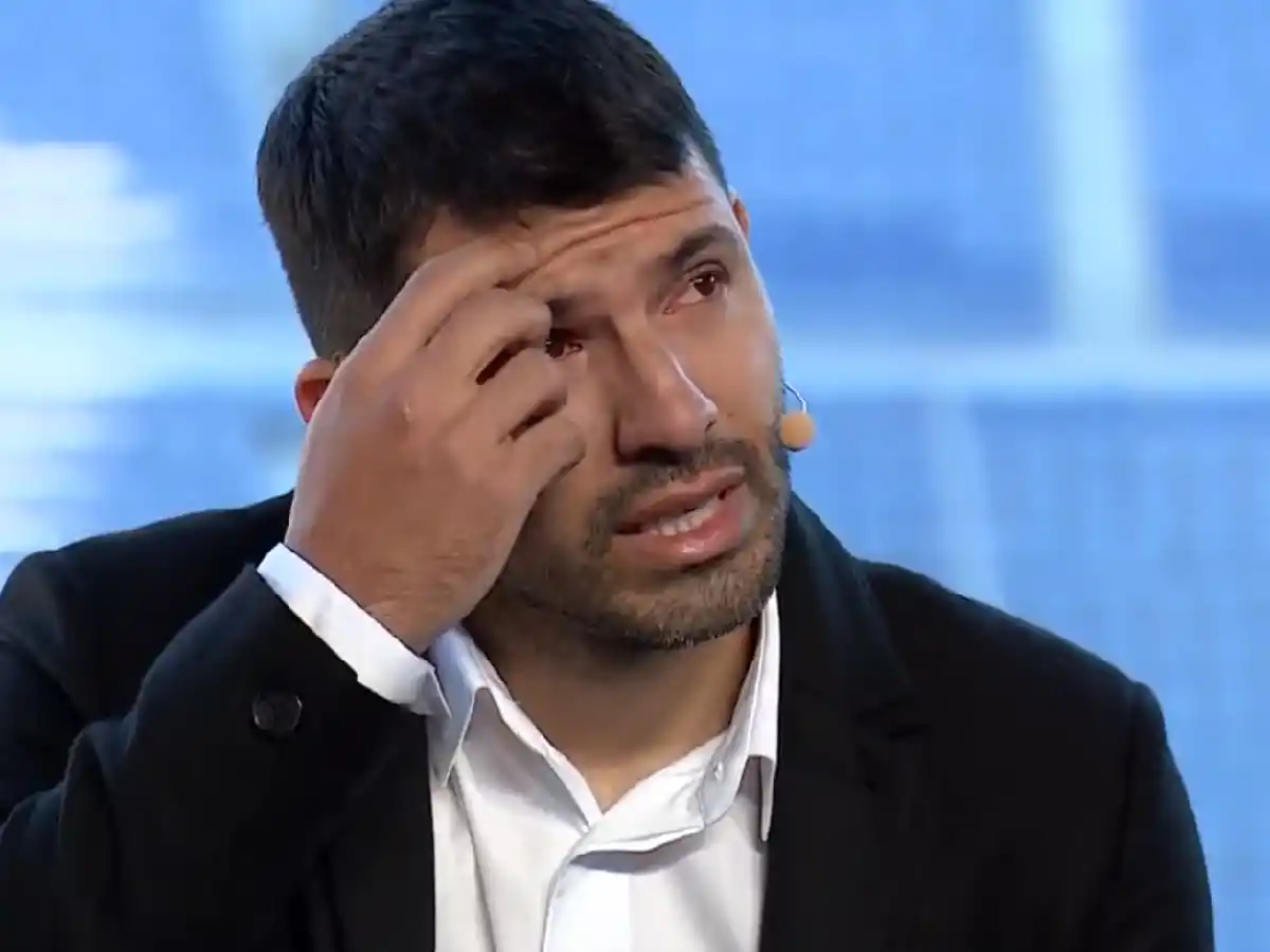 "He decidido dejar de jugar al fútbol profesional", anunció Agüero 