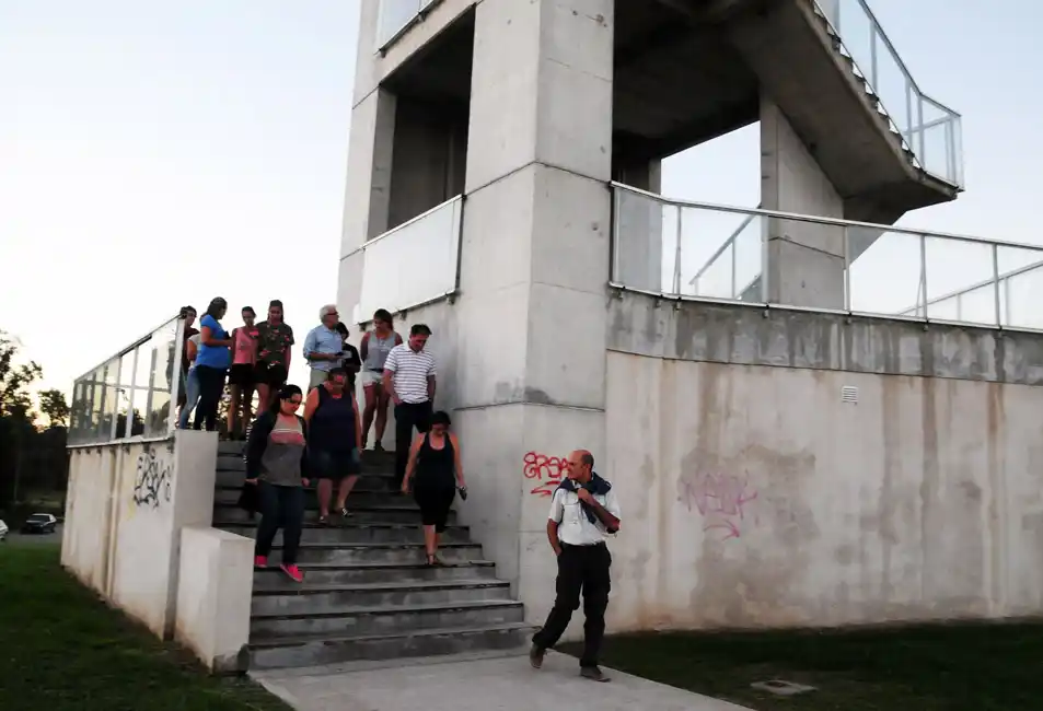 El técnico del Hipotecario recorrió el Procrear por el reclamo de la falta de agua