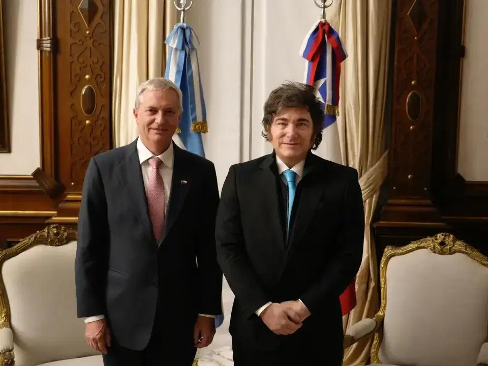 Kast visitó a Javier Milei tras su triunfo en Chile y elogió a la secretaria general de la Presidencia