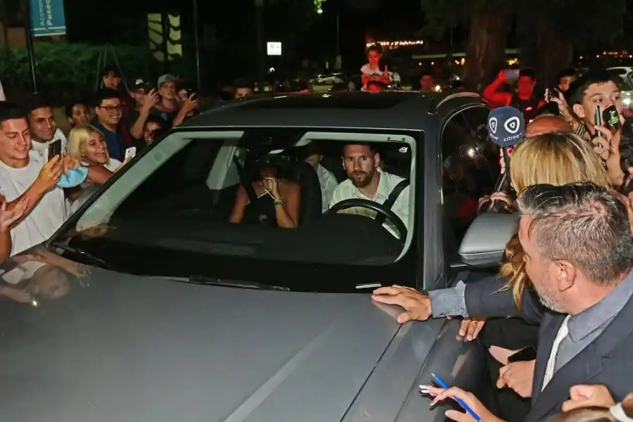 Messi asistió a la fiesta de 15 de su sobrina en Rosario y bailó “Muchachos” al ritmo de Los Palmeras