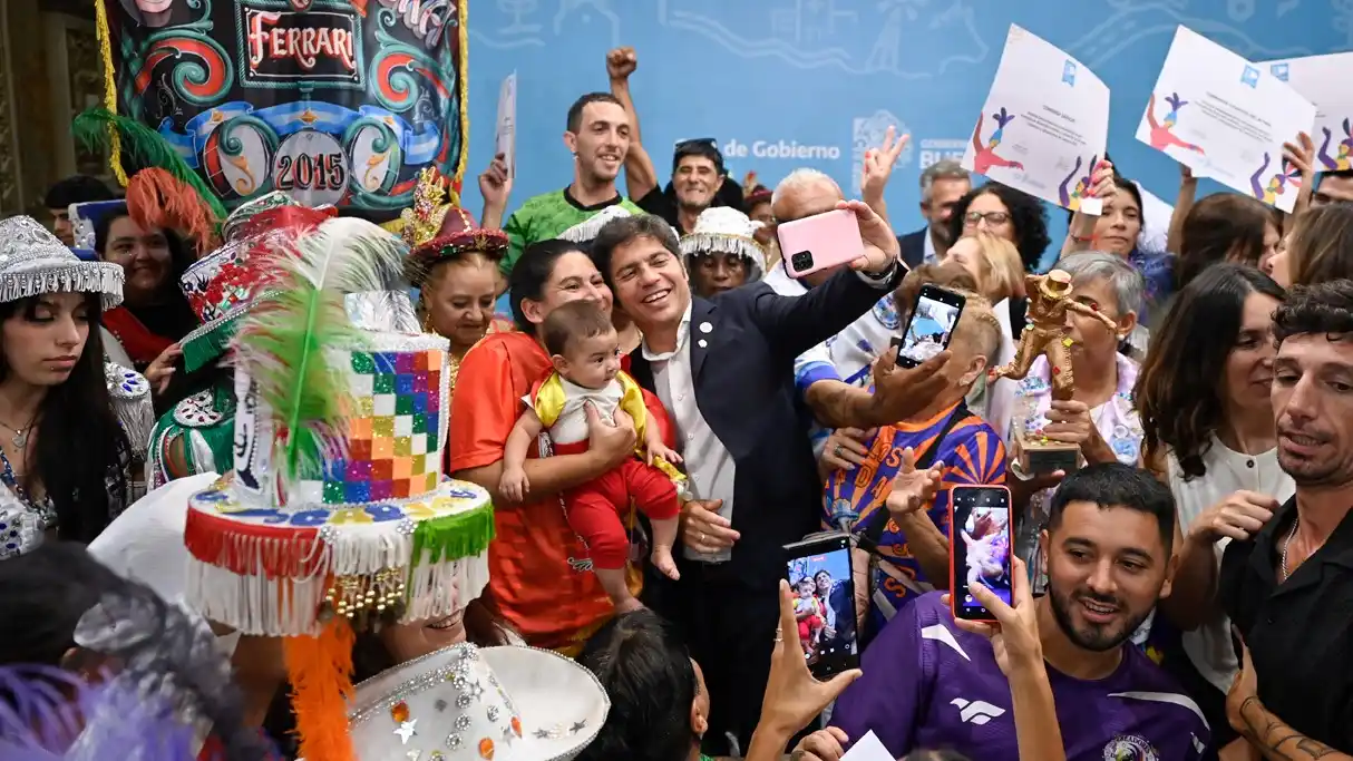 En total, se entregaron premios a representantes de 122 agrupaciones.