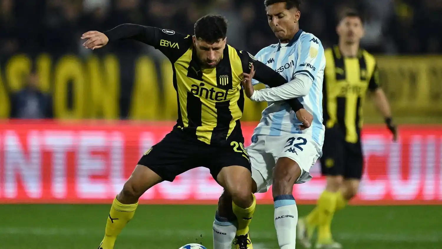 Remedi y Almendra, en el partido de ida.